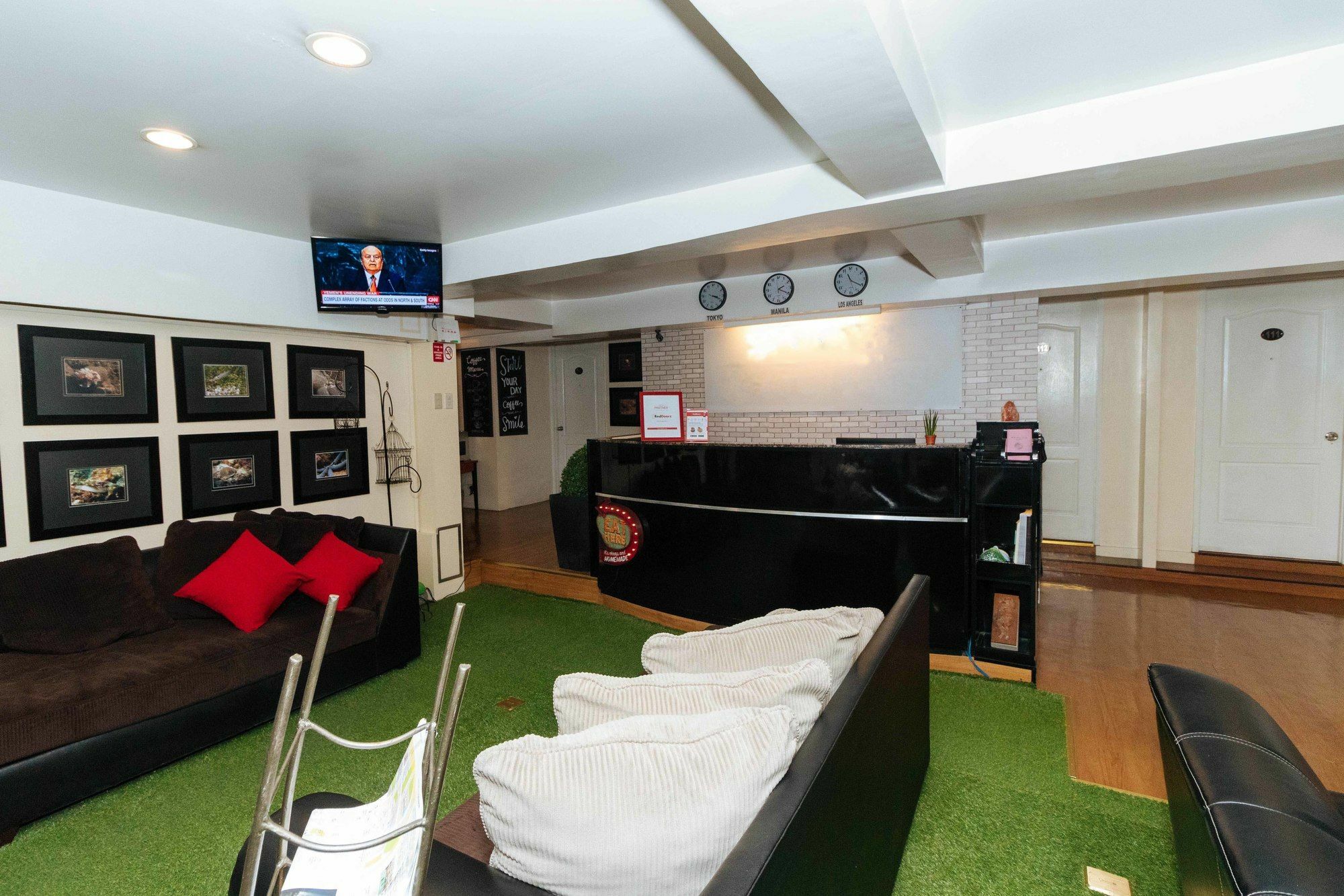 Reddoorz @ Amorsolo Makati Makati City Екстер'єр фото