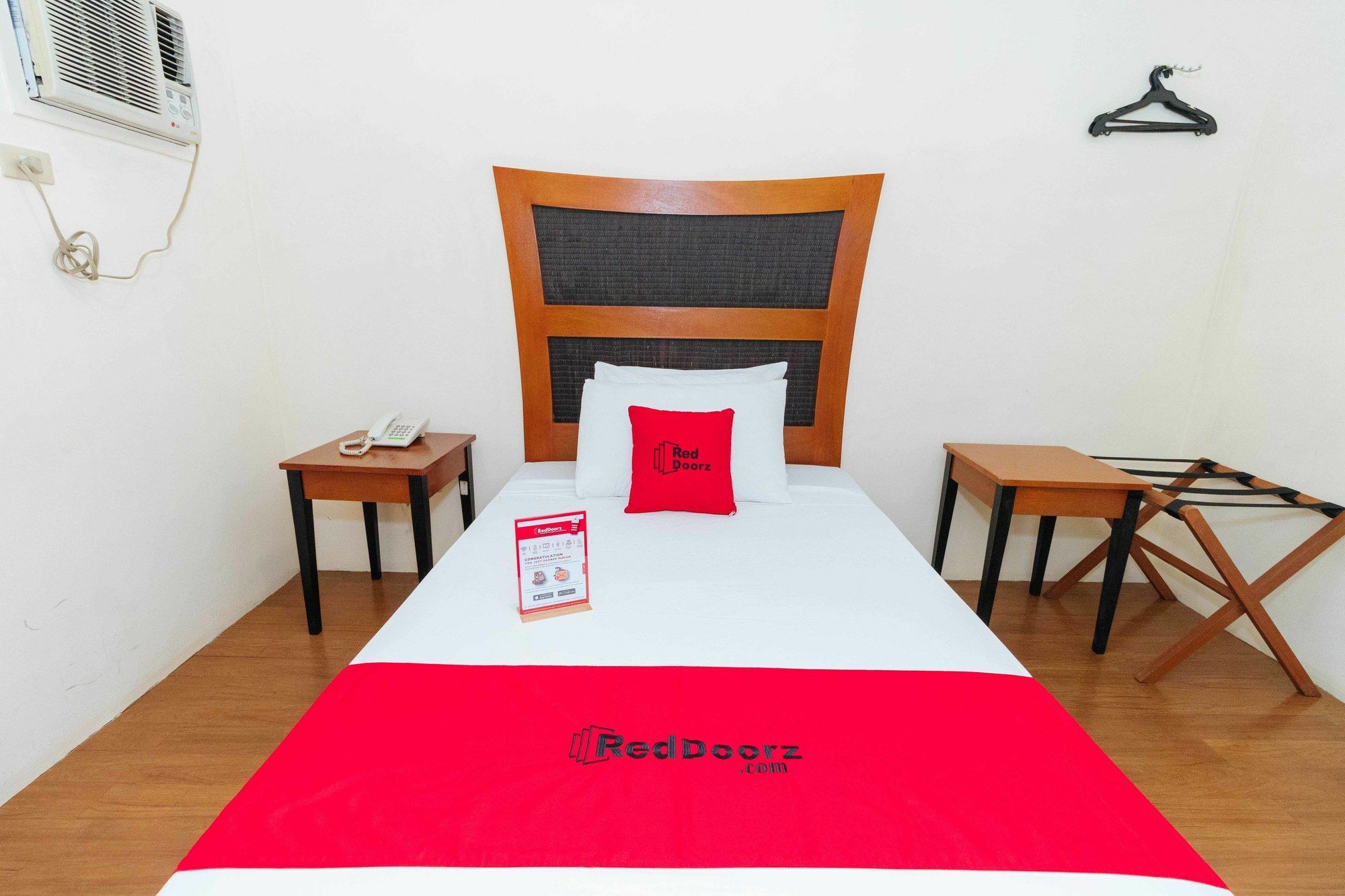 Reddoorz @ Amorsolo Makati Makati City Екстер'єр фото
