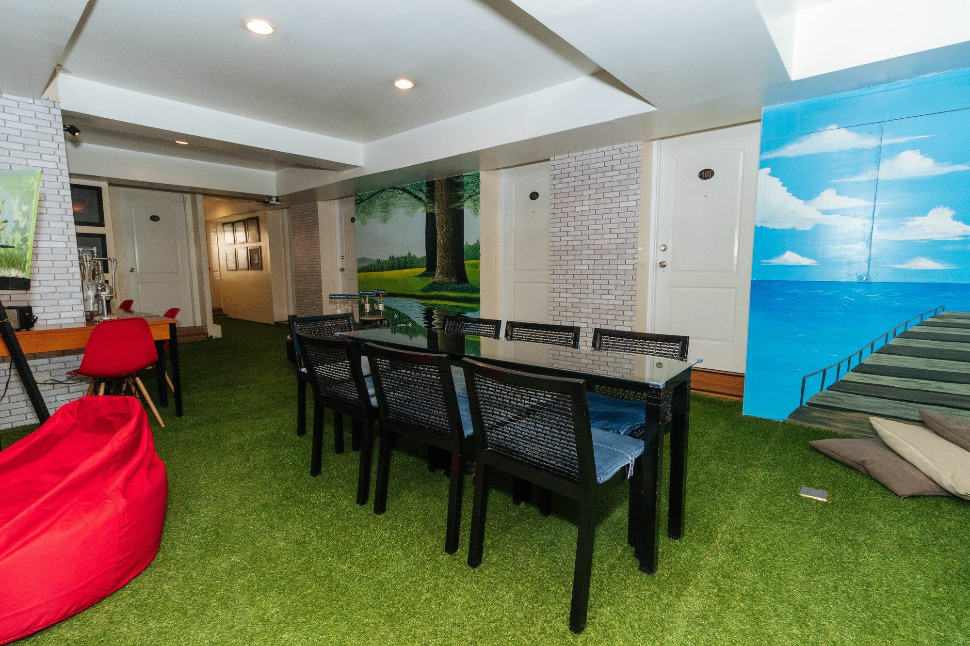 Reddoorz @ Amorsolo Makati Makati City Екстер'єр фото